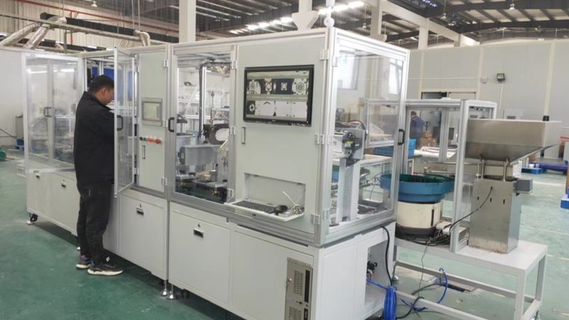 苏州锂电行业上下料机器人：提升效率的关键角色